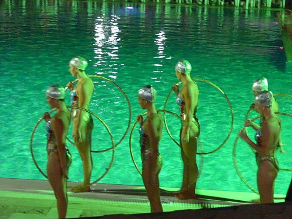 Wasserballett am Abend Lonicera Resort & Spa Hotel