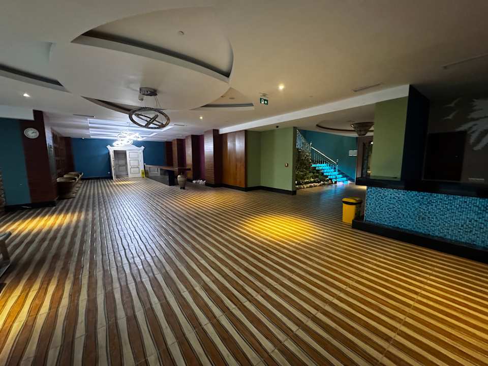 Pool Azura Deluxe Resort & Spa Hotel