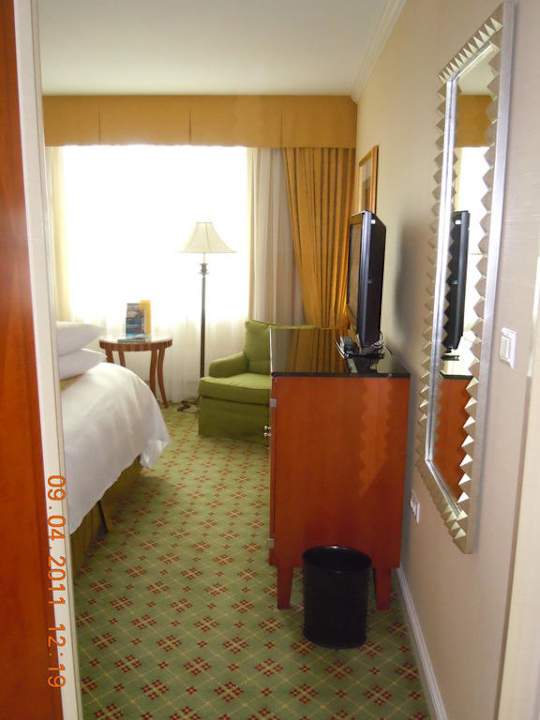 Blick ins Schlafzimmer der Suite Warsaw Marriott Hotel