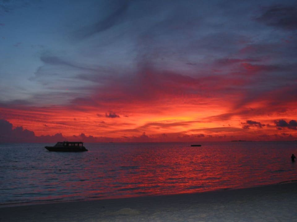 Sonnenuntergang auf Embudu Embudu Village