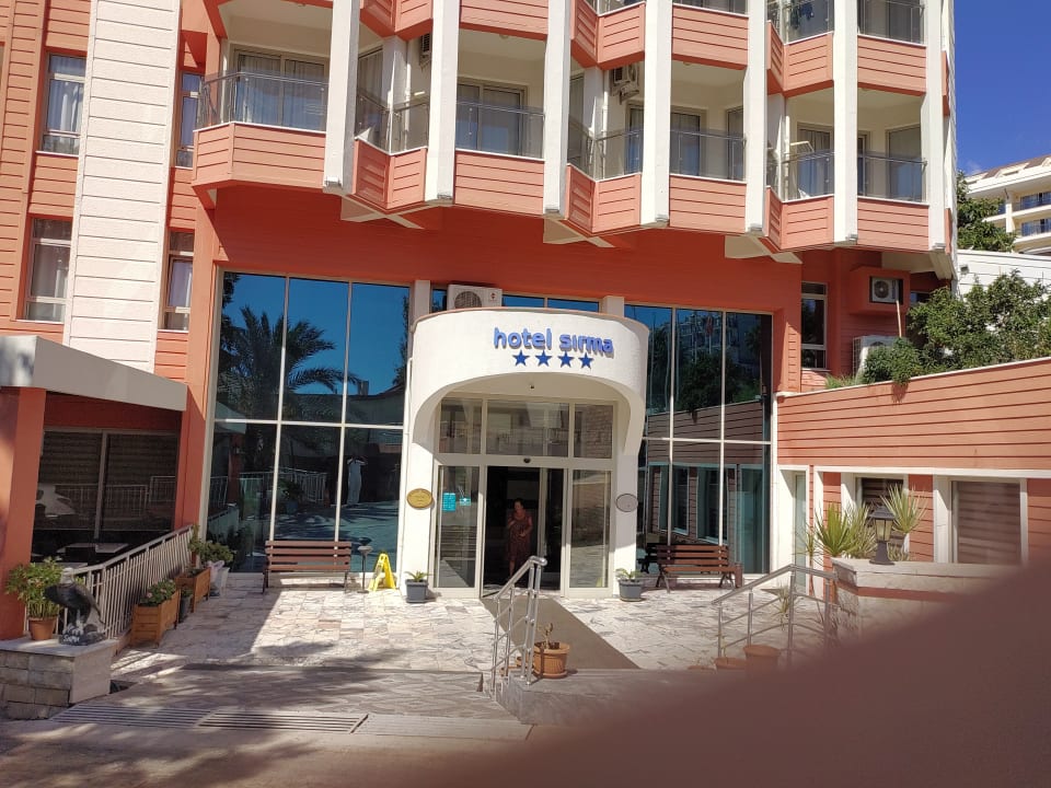 Außenansicht Hotel Sirma