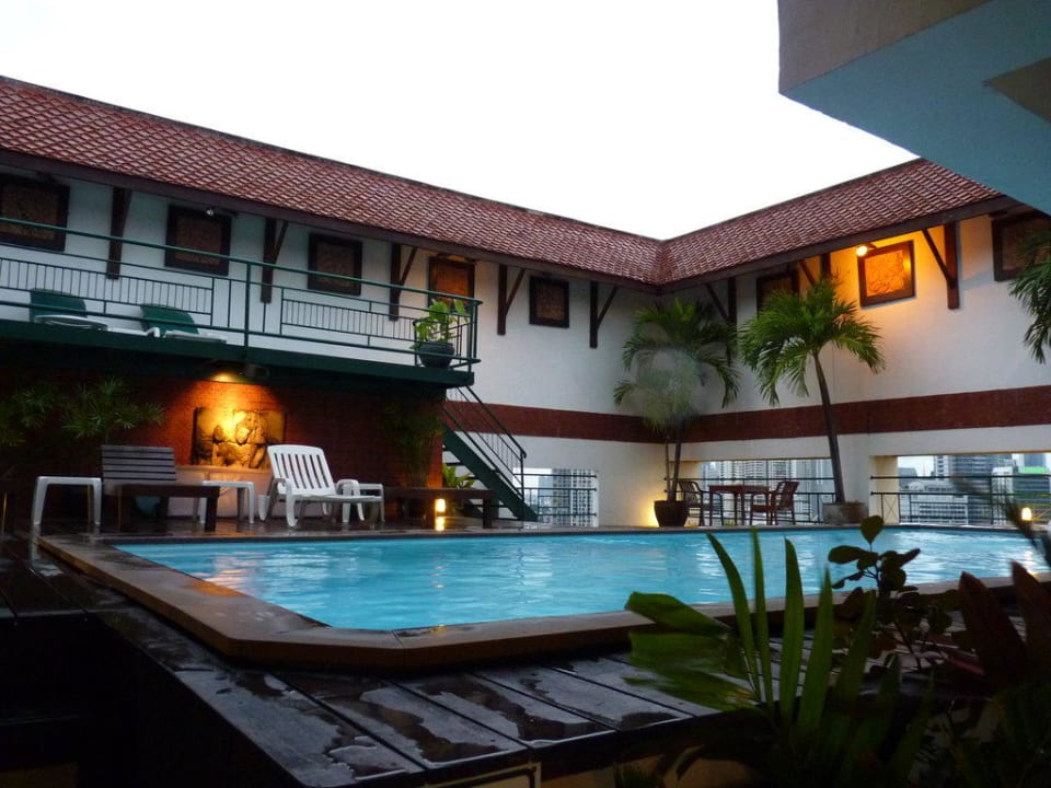 Pool 14. Stock Pinnacle Lumpinee Park Hotel