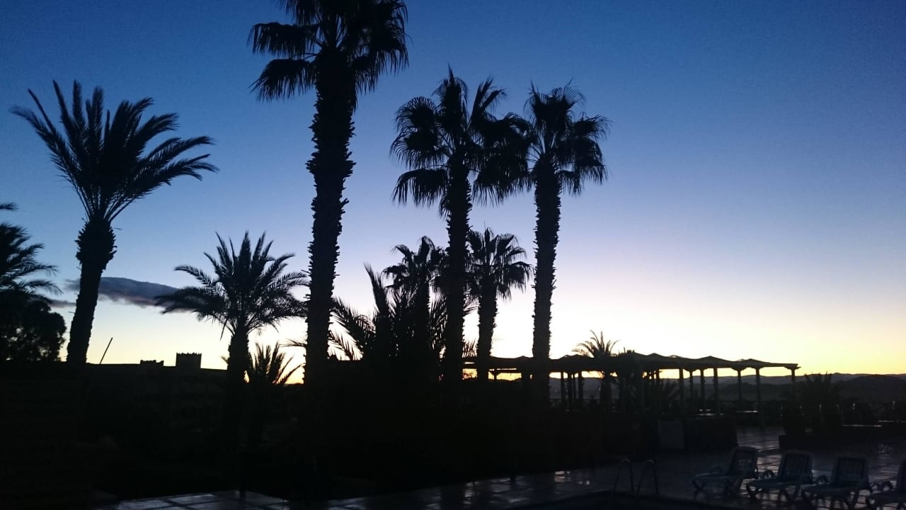 Sonnenaufgang beim Blick us dem Restaurant Hotel Kenzi Azghor