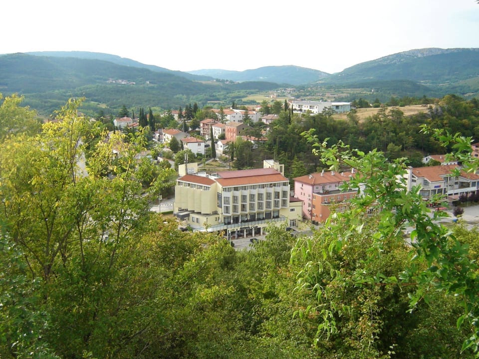 Widok od strony starego miasta Hotel Fontana