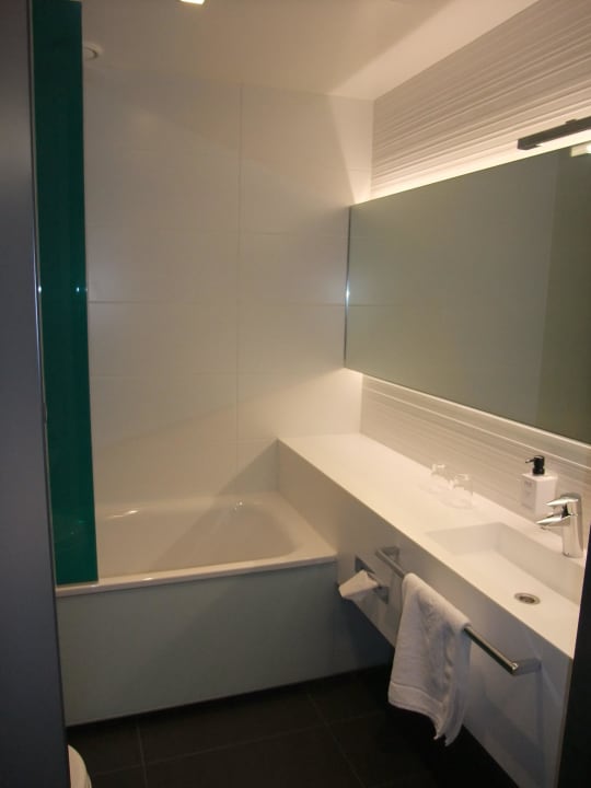 Bad, Zimmer 401 Hotel Scandic Tampere Station