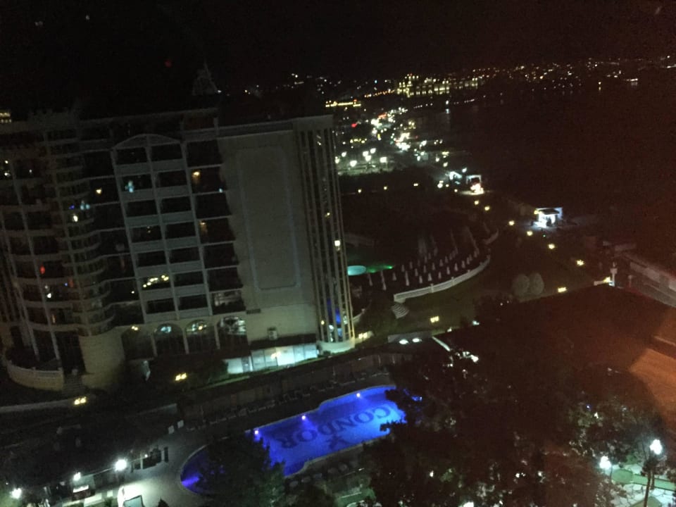 Von der 11. Etage nachts Sentido Bellevue Beach