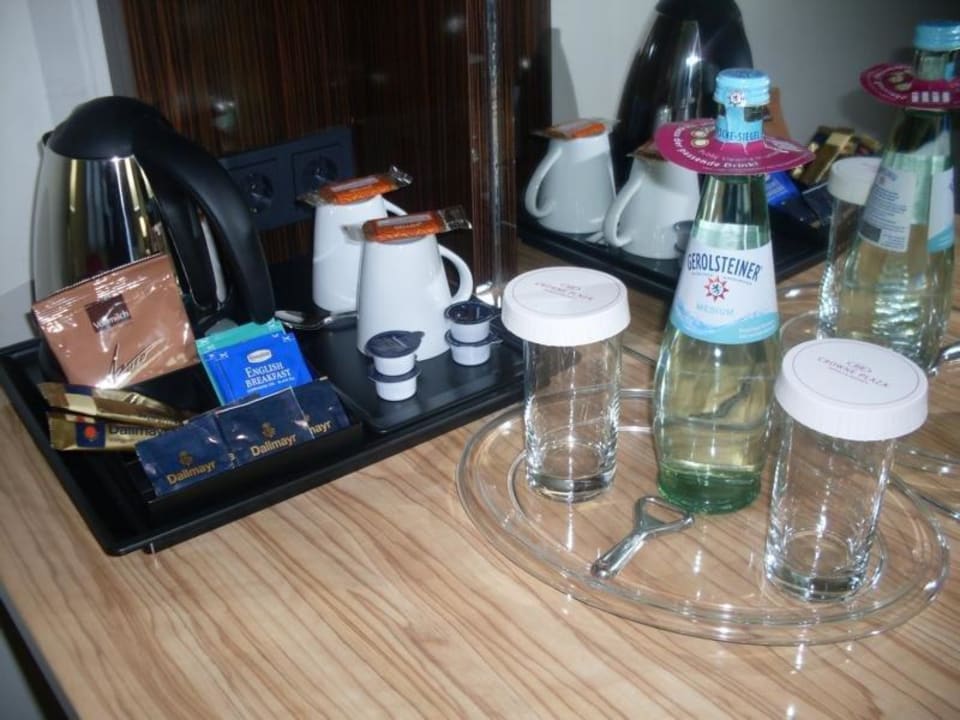 Wasser und Wasserkocher Mercure Hotel Wiesbaden City