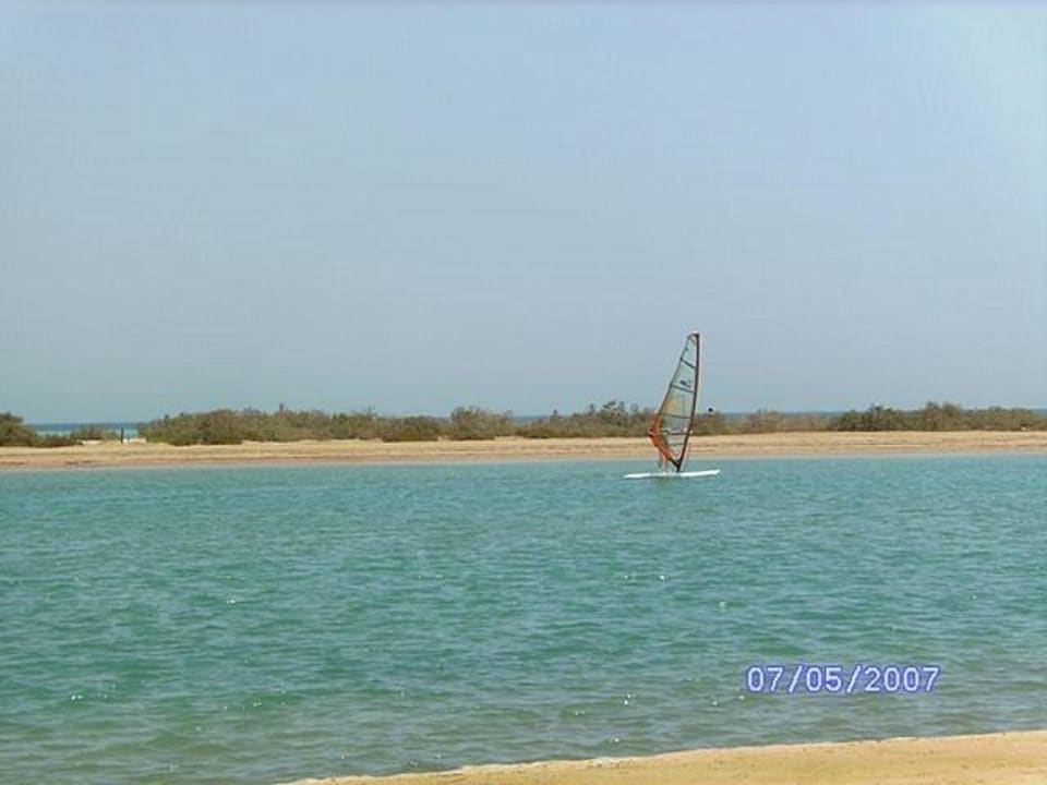 Die kleine Bucht am Strand, dahinter das offene Meer Sheraton Miramar Resort El Gouna