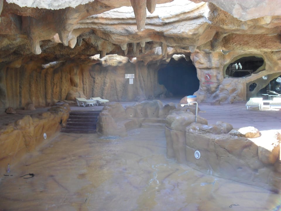 Grota Parrotel Beach Resort