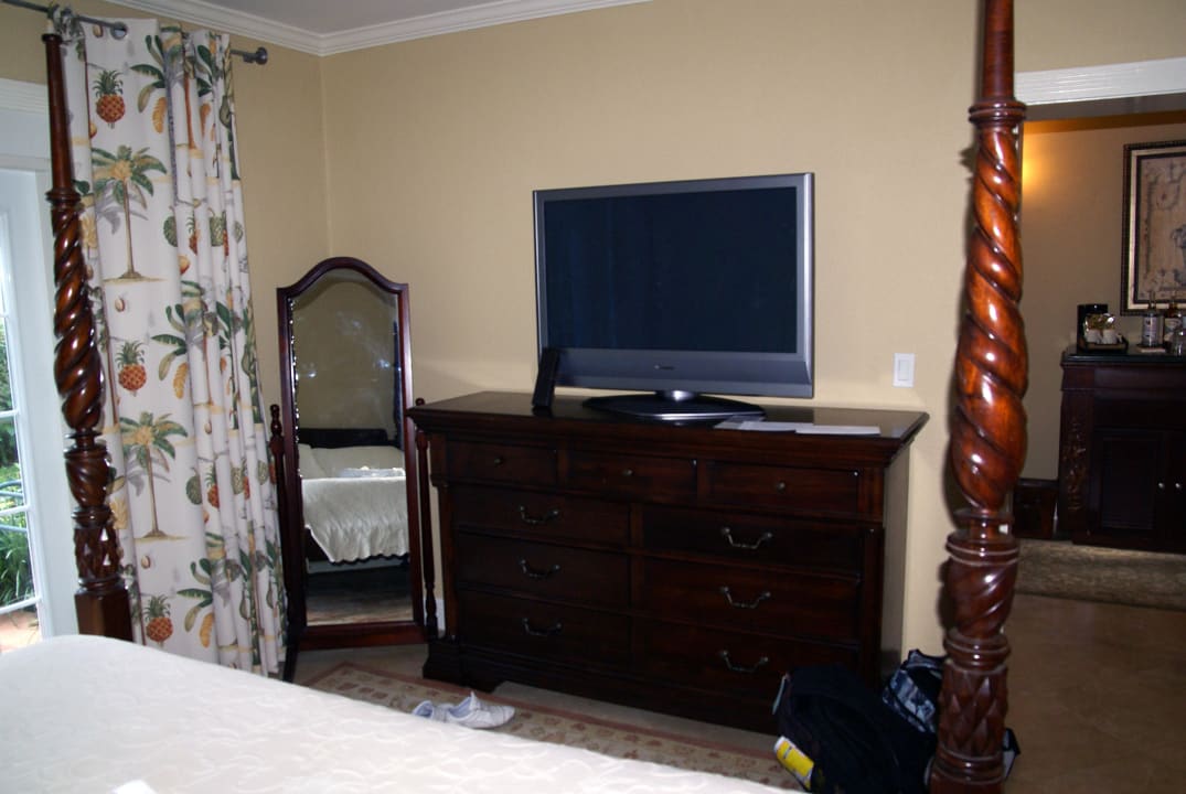 Großer TV Sandals Royal Bahamian