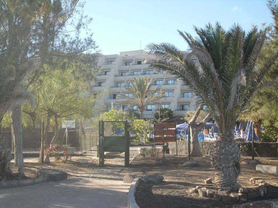 Hotel von Strandseite aus Hotel Grand Teguise Playa