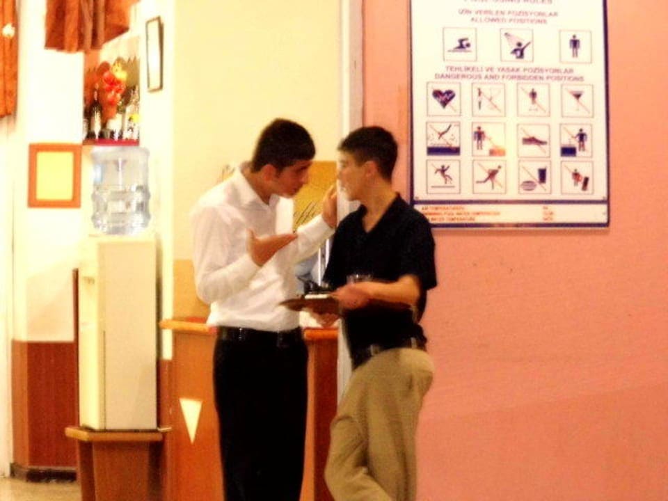 Auch die Kellner brauchen mal Pause!! Acar Hotel