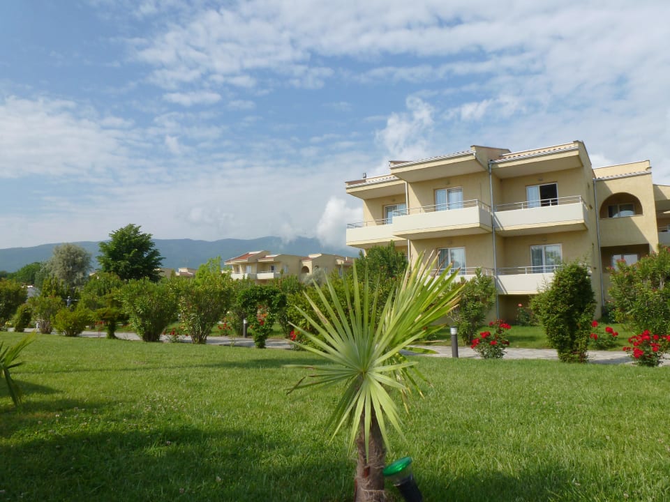 Garten mit Blick auf den Olymp alltoura Club Hotel Poseidon Palace