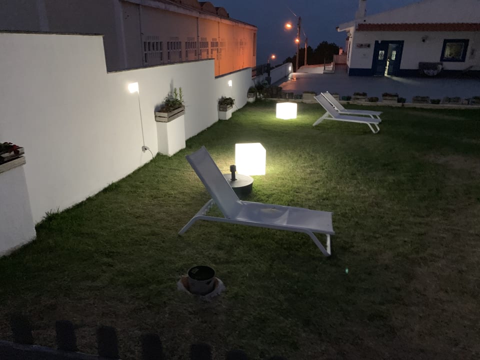 Gartenanlage Zulla Nazare's Surf Village