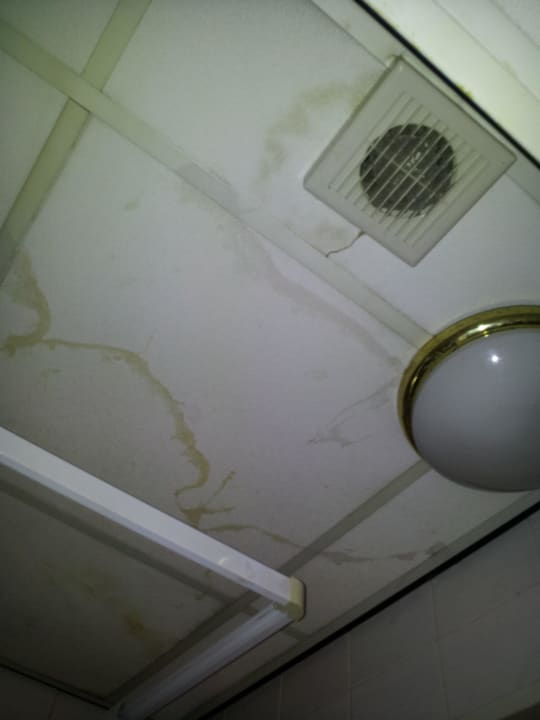 Wasserflecken Cordial Hotel & Bar City Centre