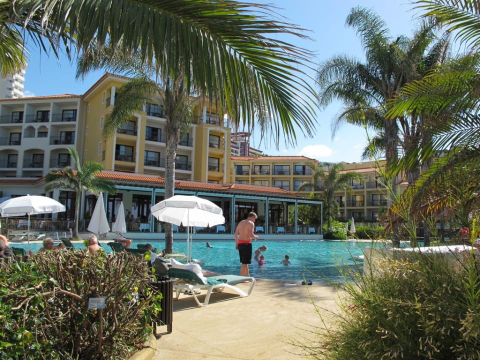 Blick auf Gartenanlage und Poollandschaft Hotel Porto Mare - PortoBay