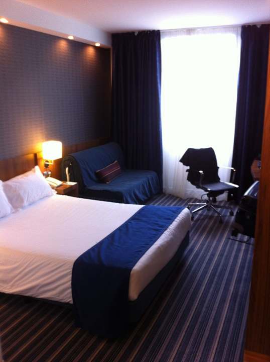 Blick ins Zimmer Hotel Holiday Inn Express Bilbao