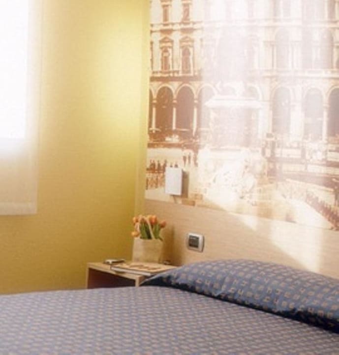 Dettaglio letto B&B Hotel Milano La Spezia