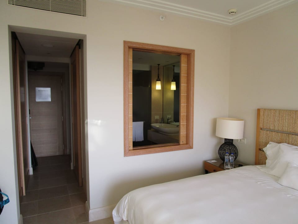 Zimmer / Bad The Westin Resort Costa Navarino