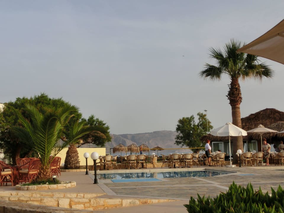 Pool & Außenbereich Buffet                  HARPIN Happy Days Beach Hotel