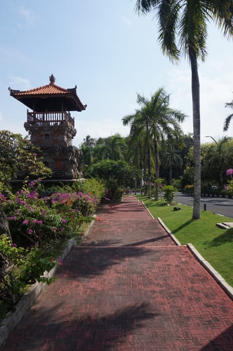 Eingang zum Hotel  Ayodya Resort Bali