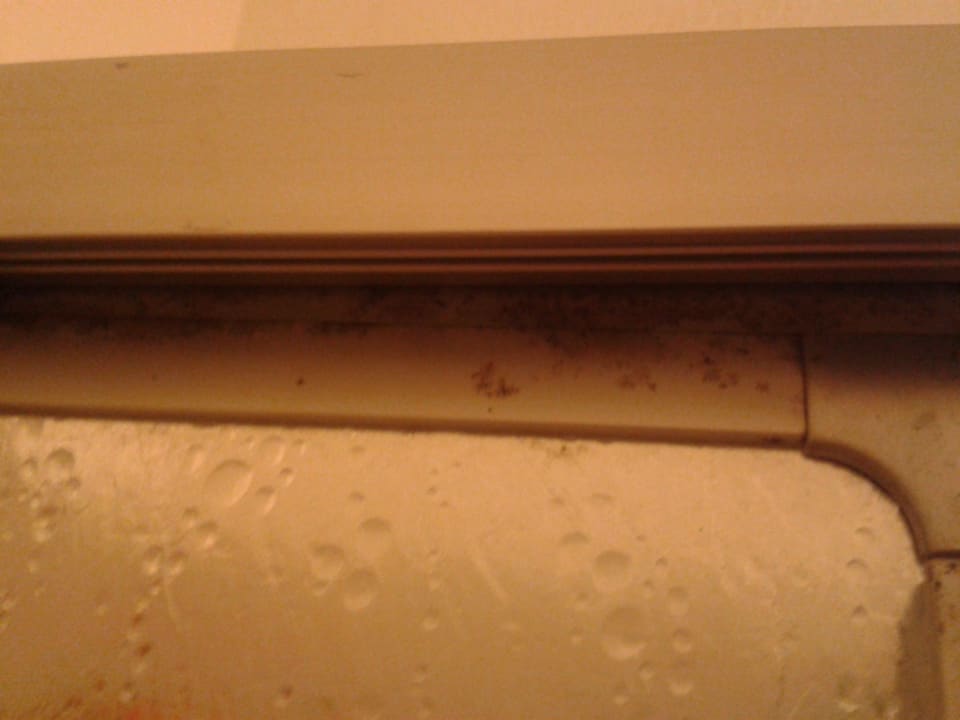 Verpeckte Duschwand Hotel Berlin Märkischer Hof am Tacheles