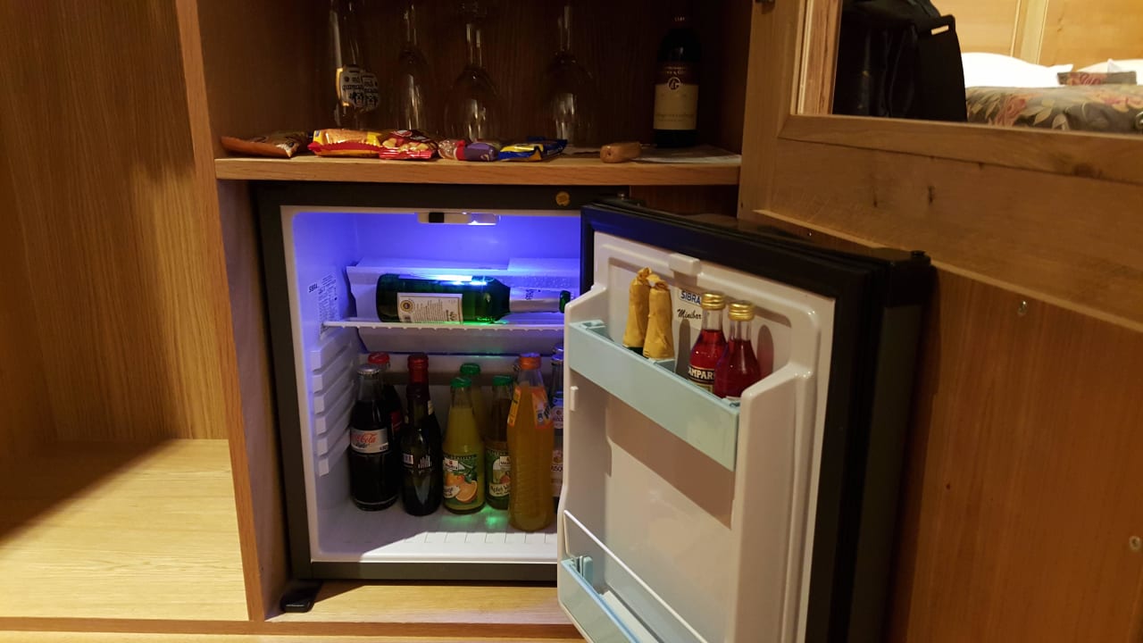 Gut gefüllte Minibar zu akzeptablen Preisen Hotel Ampervilla