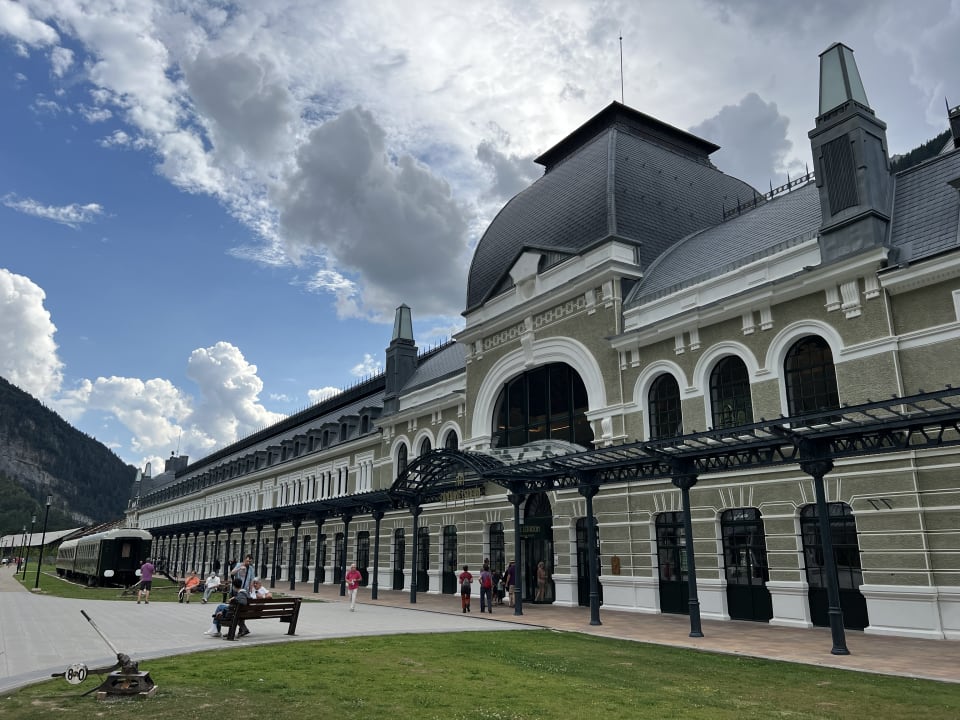 Außenansicht Canfranc Estación, a Royal Hideaway Hotel - Gran Lujo