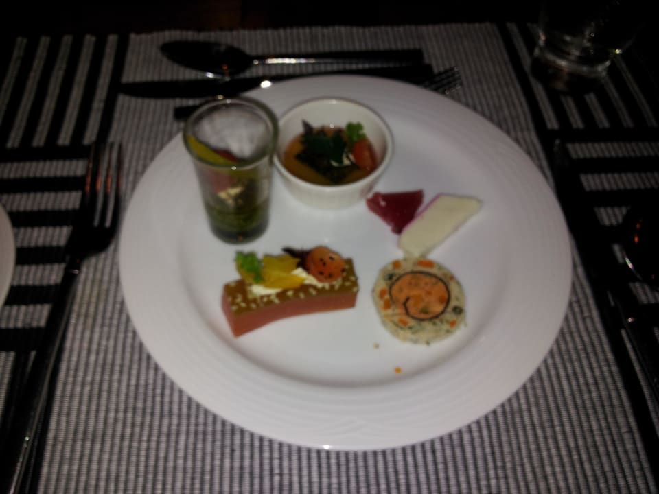 Eine kleine Auswahl an Vorspeisen Habarana Village by Cinnamon