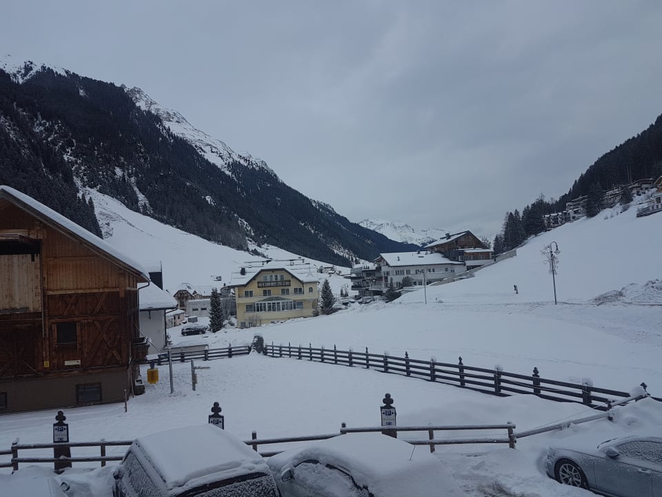 Aus einem Hotelfenster Hotel Olympia