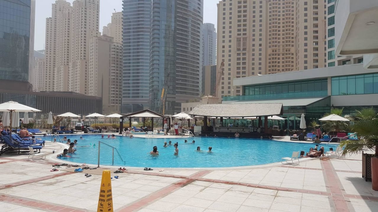 Warmer Pool im Juli Hilton Dubai The Walk