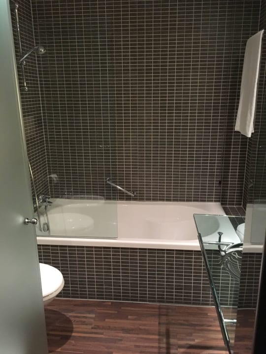 Badezimmer AC Hotel Bologna by Marriott