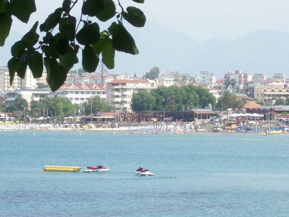 Blick von Side aus auf die Hotels Trendy Side Beach Hotel - Adults only
