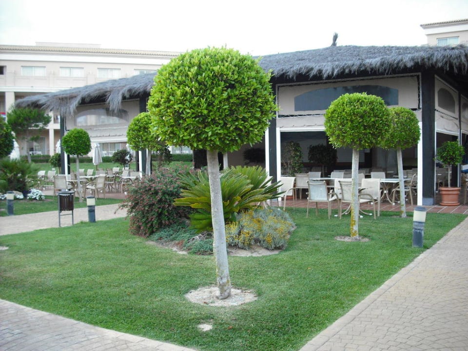 Gartenanlage mit Mittagsrestaurant Valentin Sancti Petri