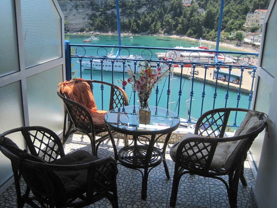 Θεα απο  το μπαλκονι την Πανσιον ΧΑΡΑ Pension Hara