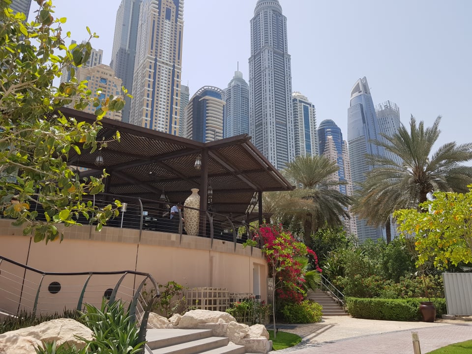 Gartenanlage Le Meridien Mina Seyahi Beach Resort & Waterpark