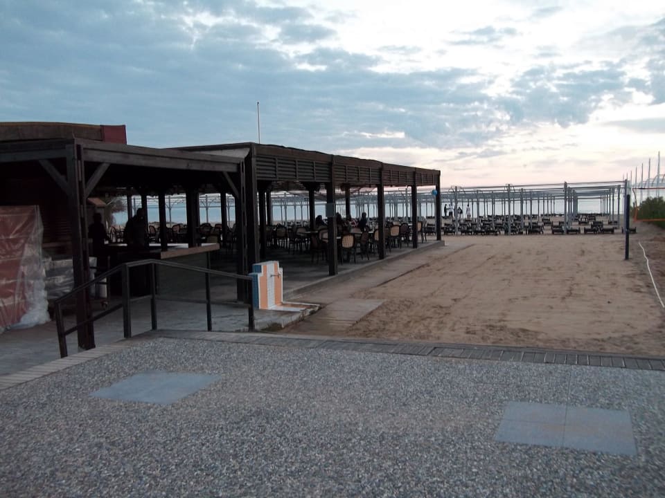 Strandbar, bei schönem Wetter geöffnet Aydinbey Kings Palace & Spa