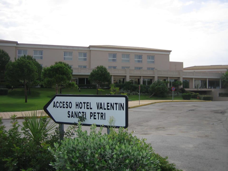 Hoteleingang/Parkplatz Valentin Sancti Petri