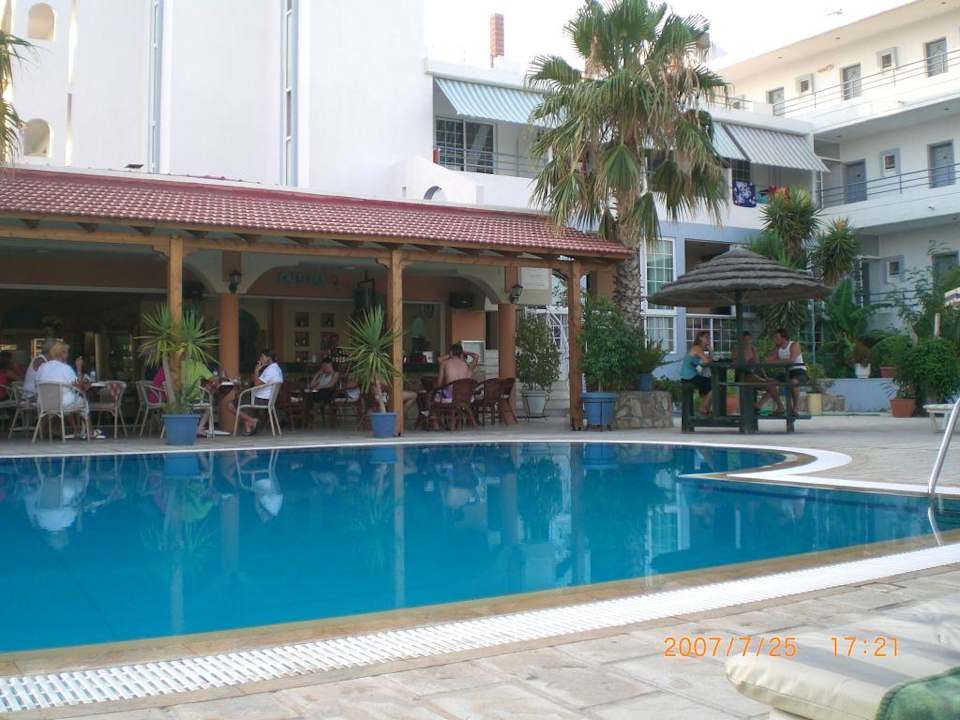 Pool und Restaurant Hotel Faliraki Bay