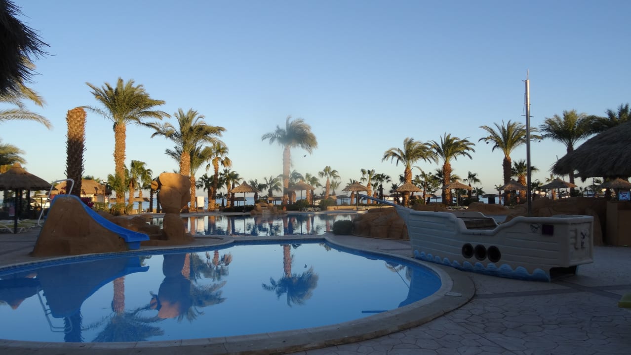 Pool Lotus Bay Beach Resort