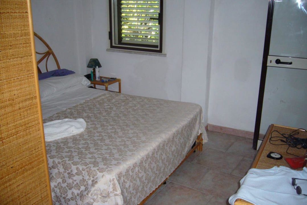 Kleine Zimmer im 2 -Zimmer Appartment Villaggio Baia d'Ercole