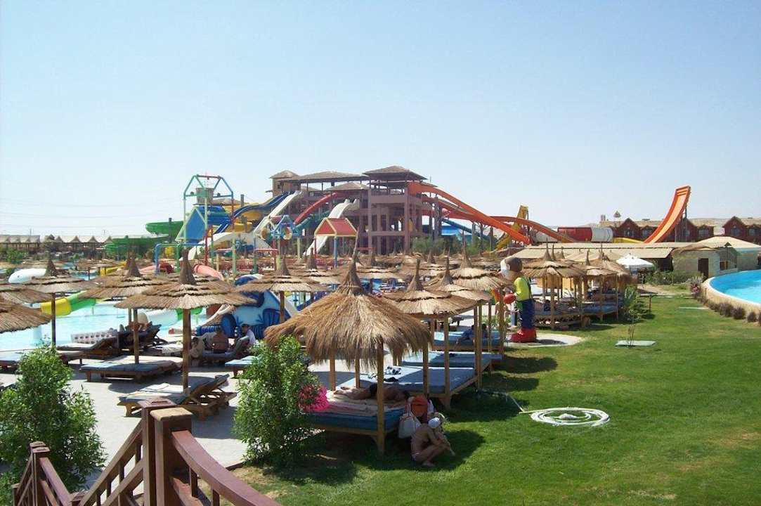 Rutschenturm Ansicht Pickalbatros Jungle Aqua Park Resort - Neverland Hurghada