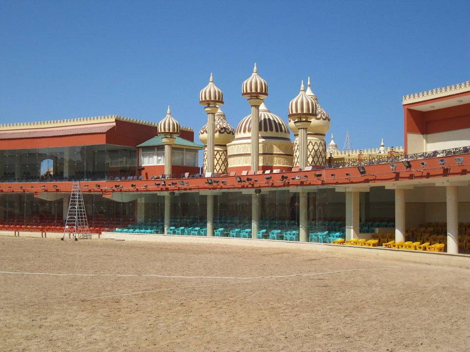 Трибуны театра Pickalbatros Alf Leila Wa Leila Resort - Neverland Hurghada