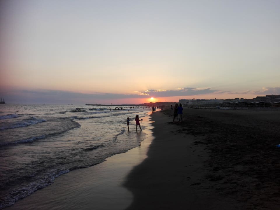 Strand mit Sonnenuntergang Calimera Hane Garden