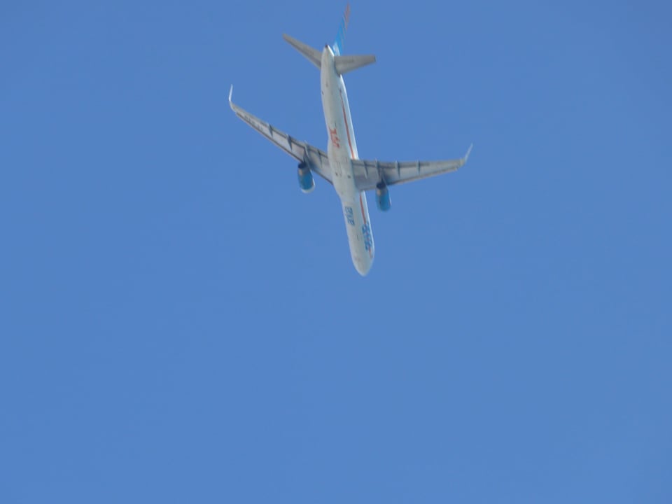 Flugzeug, fliegt über das Hotel Hotel GDM Megaron Historical Monument Hotel