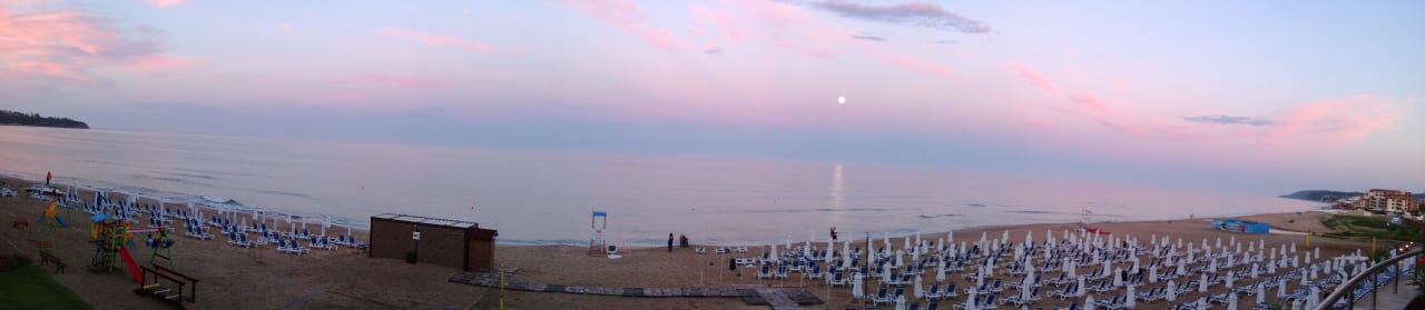 Abendliches Panorama auf der Hotelterrasse Sol Luna Bay