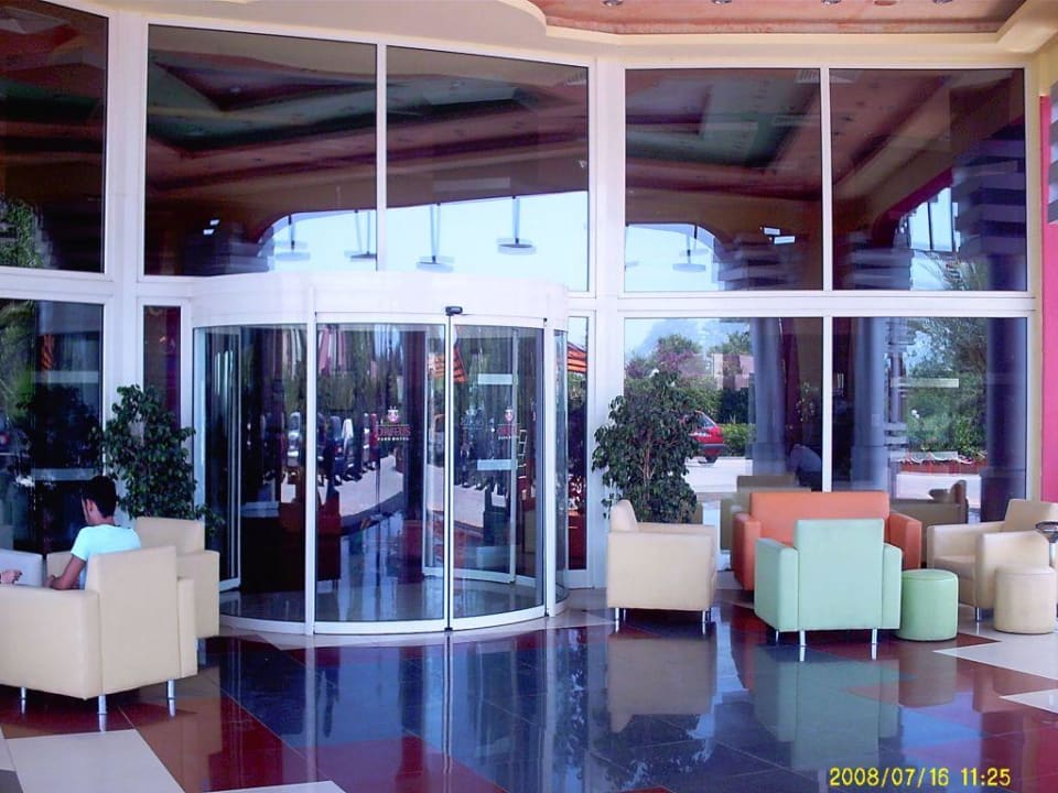 Hoteleingang Hotel Orfeus Park