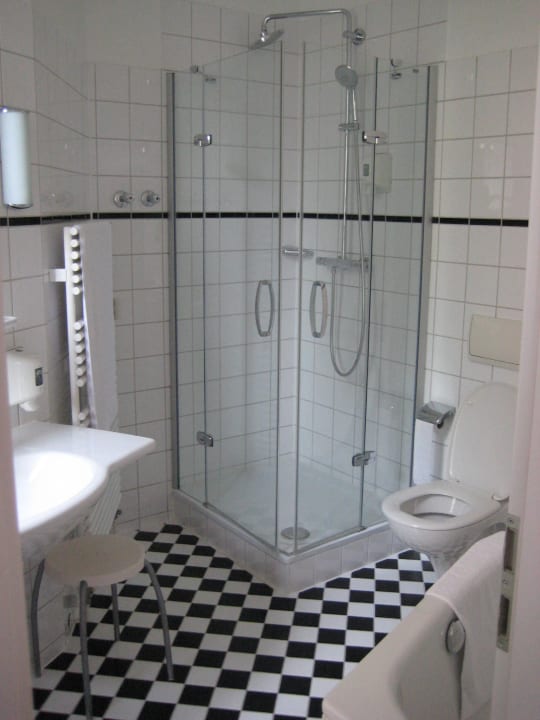 Bad mit Du/Wanne/Fenster Hotel Brandies Berlin