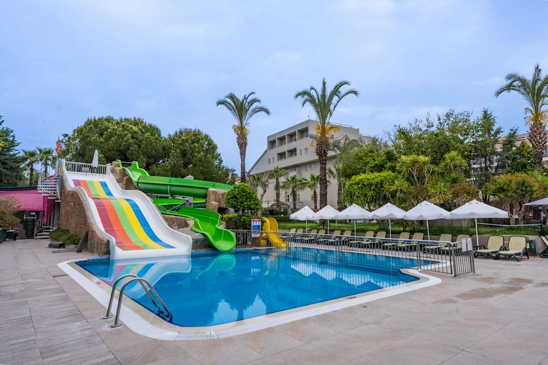 Pool Side Breeze Hotel