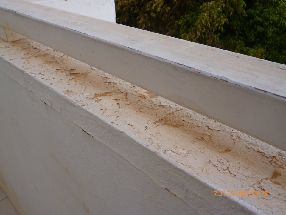 Balkonbrüstung,alles verdreckt Hotel El Mouradi Djerba Menzel